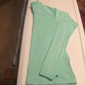 Nike 1/4 zip long sleeve top